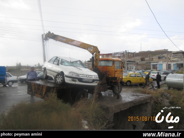 واژگونی خودرو در کانال آب شهرک امام خمینی (ره) میانه+تصاویر