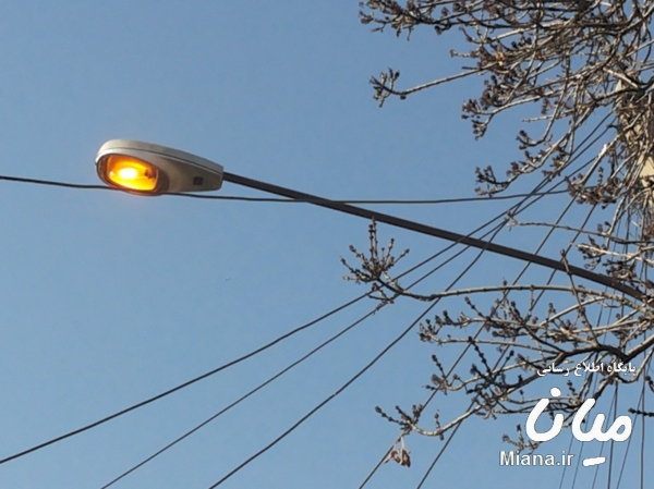 اداره برق میانه لامپ اضافی خاموش/وقتی چراغ خیابان ها و معابر در روز روشن می ماند!