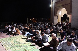 شب بیست و سوم لیالی قدر در کنار مزار شهدای گمنام شهر میانه+ گزارش تصویری