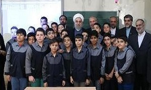 جواب دانش آموزان به پرسش مهر رئیس جمهور در روز ۱۳ آبان ماه +عکس