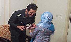 فرمانده سپاه میانه با دختران بی سرپرست و معلول ذهنی دیدار کرد+تصاویر