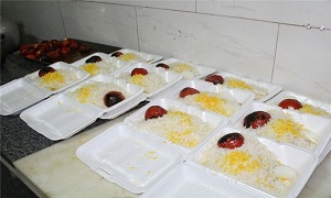 پخت 12 هزار غذای گرم افطاری توسط کیمته امداد میانه